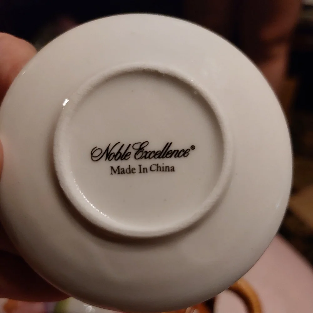 Collectable tea set - Picture 1 of 3